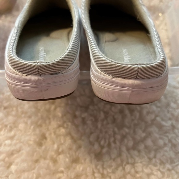 White Canvas Memory Foam Grasshoppers With Cream and White Pinstripes Size 7W - Picture 9 of 10